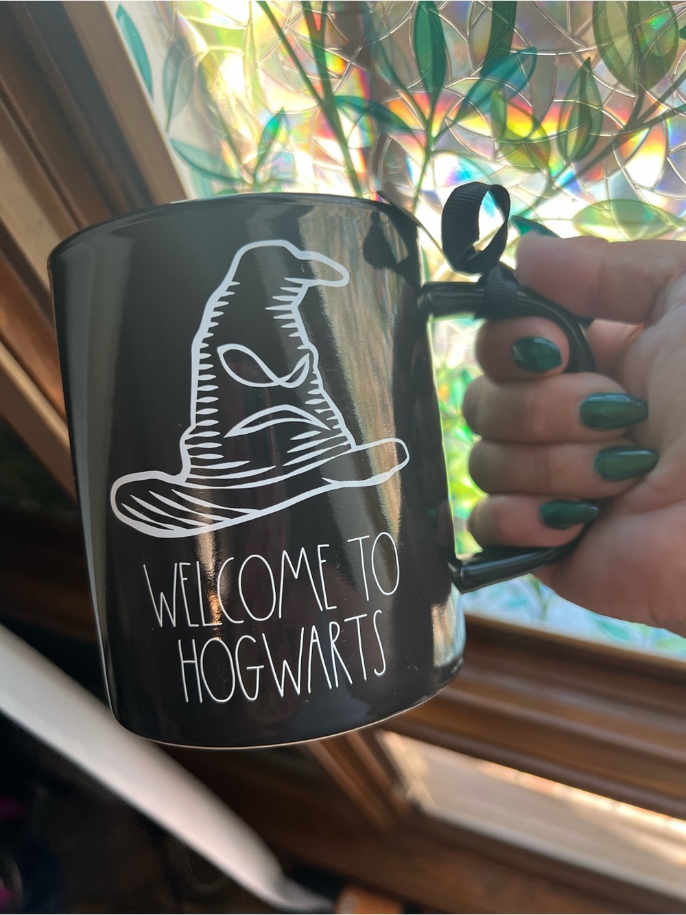 Welcome to Hogwarts Black Mug with Sorting Hat Graphic COLOR CHANGING